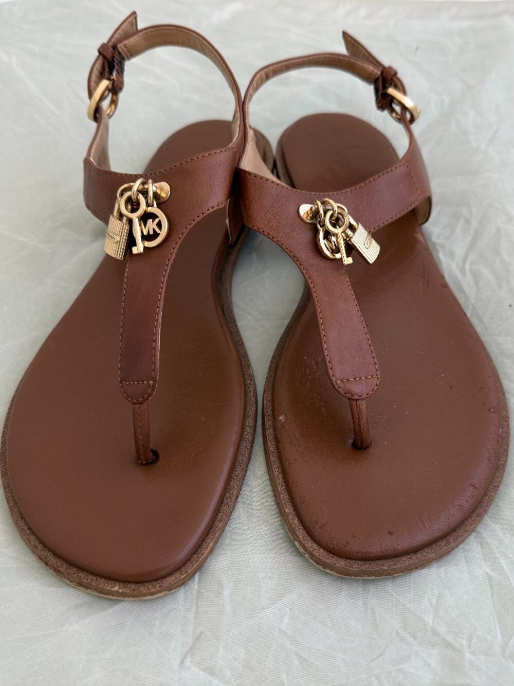 Michael Kors Brown Leather Charm T-Strap Thong Sandals Size 7.5